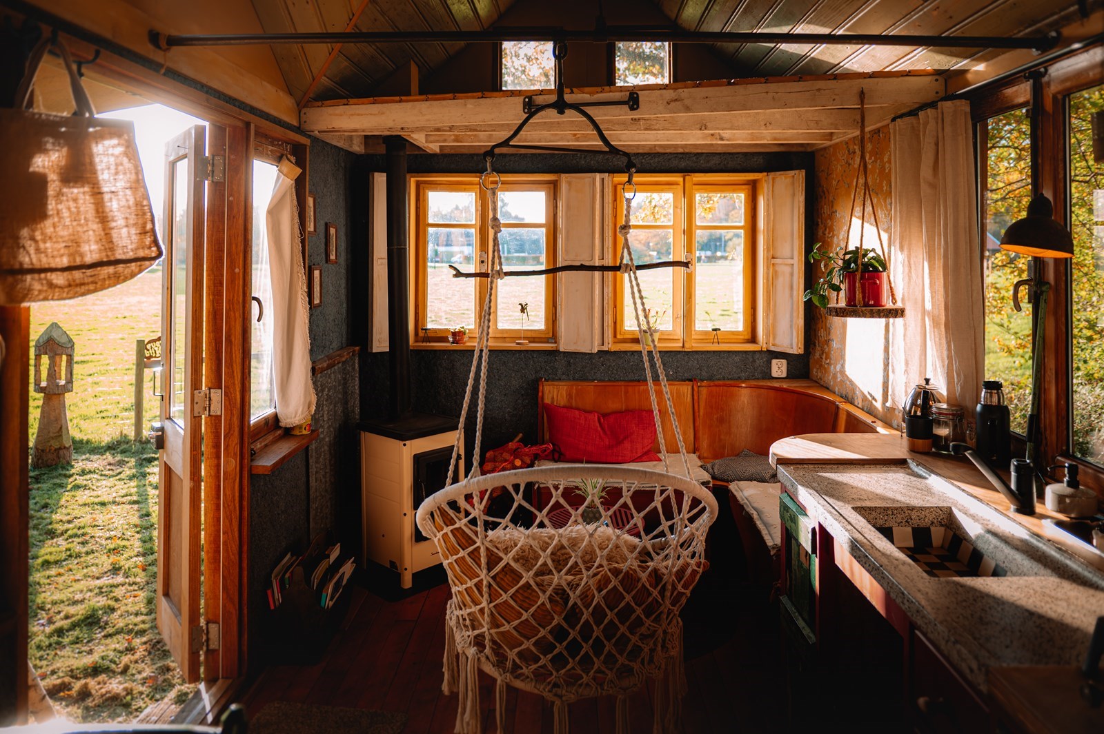 Pioniershuisje in een eigen weide