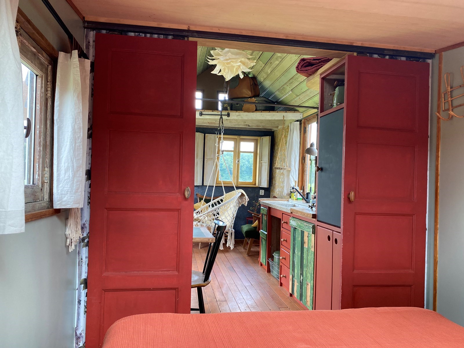 Pioniershuisje in een eigen weide