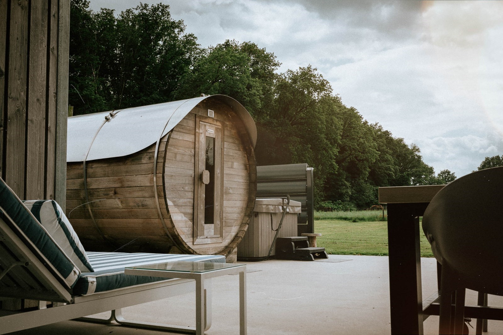 Bioscoop & BBQ/DINER & Bubbelbad & Booz & Sauna. Alles privé!