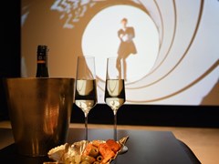 Bioscoop & BBQ/DINER & Bubbelbad & Booz & Sauna. Alles privé! Bioscoop & BBQ/DINER & Bubbelbad & Booz & Sauna. Alles privé!
