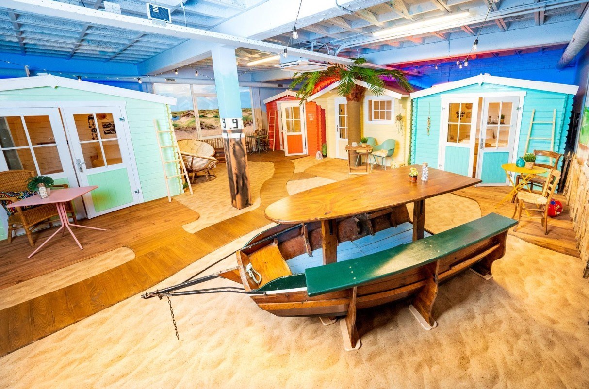 Strandhuisje op de indoor camping in Amsterdam