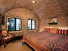 Overnachten in de voormalige Kruitkamer van het Fort Overnachten in de voormalige Kruitkamer van het Fort