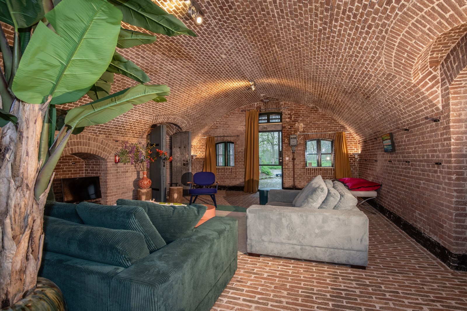 Origineel overnachten in een duplex lodge in een Fort met terras 150m2