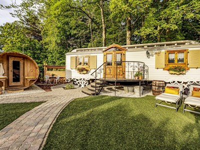 Gipsywagen met sauna en jacuzzi Gipsywagen met sauna en jacuzzi