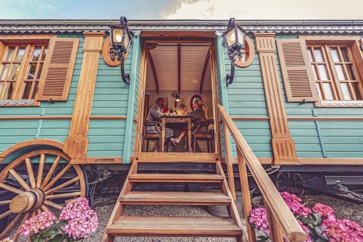 Gypsywagen met sauna en jacuzzi