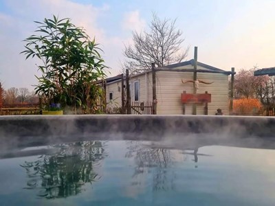 Cowboy chique chalet met houtgestookte hottub Cowboy chique chalet met houtgestookte hottub