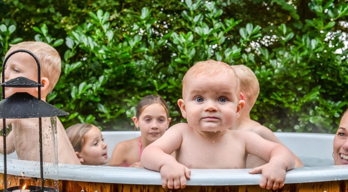 Reggehooiberg met sauna en hottub