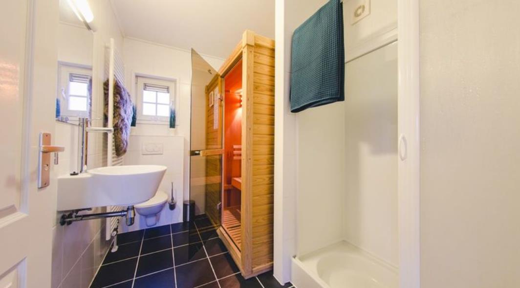 Reggehooiberg met sauna en hottub