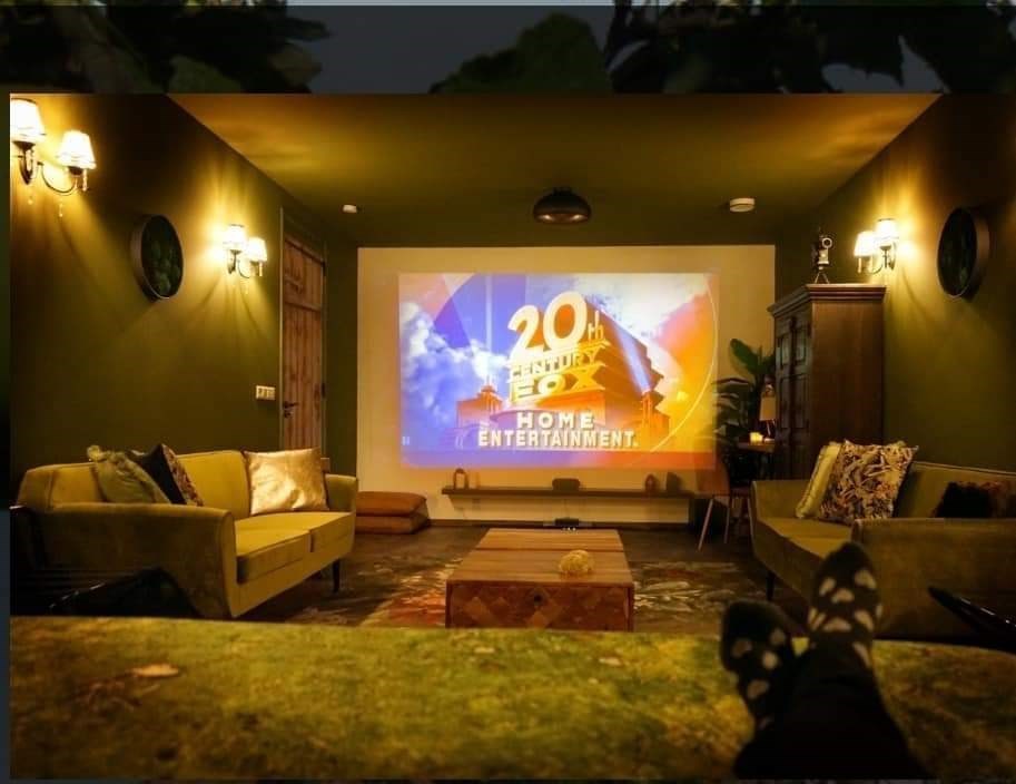 Wellness/Bioscoop suite. Incl! Indoor wellness (jacuzzi en Finse sauna), bioscoop, luxe ontbijt, privé terras met buitenhaard. (Alles privé)