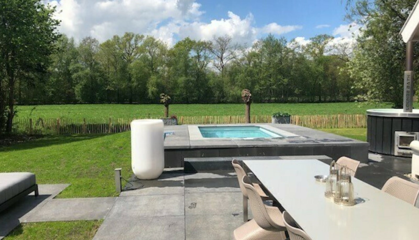 Vakantieboerderijtje met verwarmd zwembad met jetstream en hottub