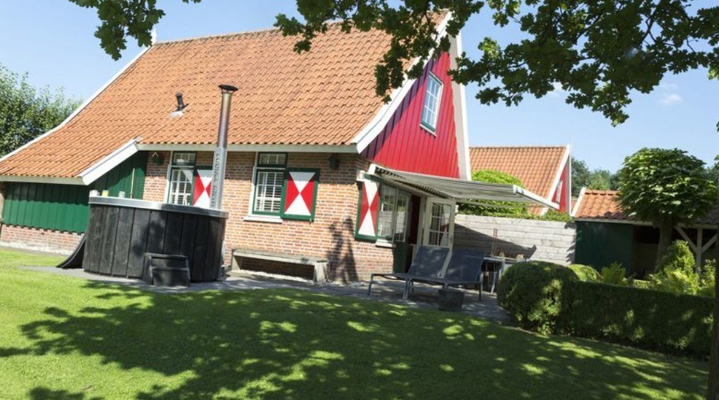 Vakantieboerderijtje met verwarmd zwembad met jetstream en hottub