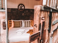 Slapen in de voormalige Paardenstal van Dirkje en Xanthos Slapen in de voormalige Paardenstal van Dirkje en Xanthos