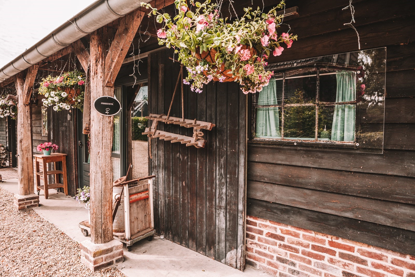 Slapen in de voormalige Paardenstal van Dirkje en Xanthos