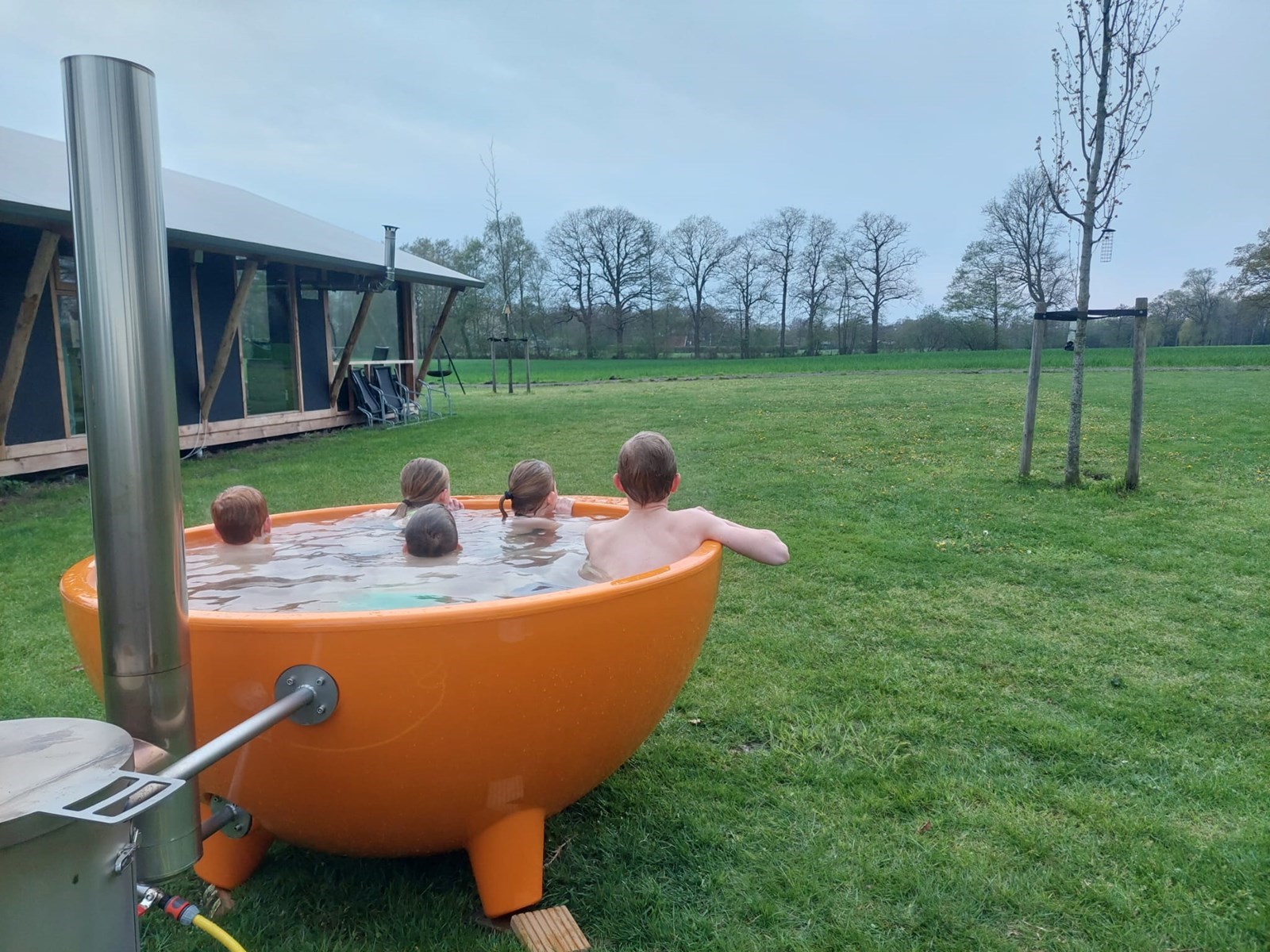 Glamping in een Farmlodge met pelletkachel