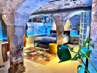 Souterrain Suite vol met kunst Souterrain Suite vol met kunst