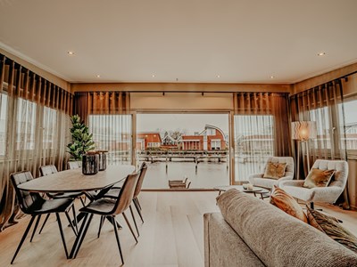 Bijzonder overnachten op een Woonark op het Uitgeestermeer Bijzonder overnachten op een Woonark op het Uitgeestermeer