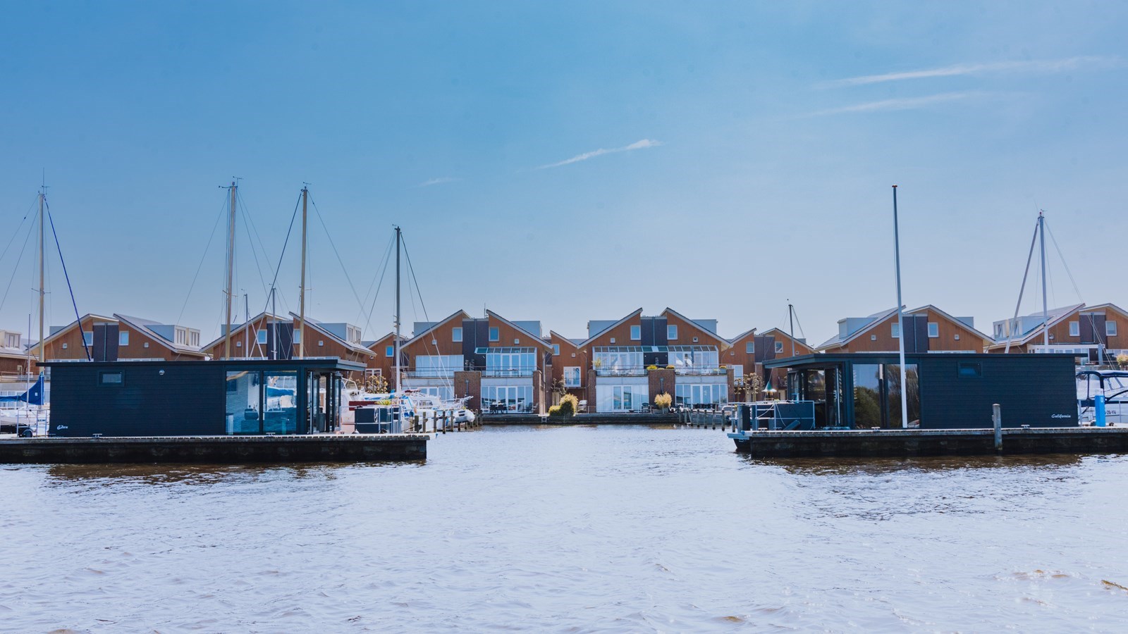 Luxe Havenlodge op het Uitgeestermeer