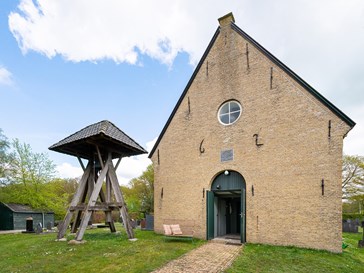 Kerkje uit 1621 met verrassend hippe inrichting Kerkje uit 1621 met verrassend hippe inrichting