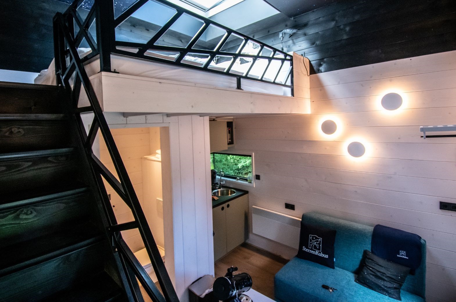 Slapen onder de sterrenhemel in een Sterrenkubus Space