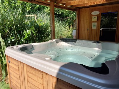 Privé-wellness bungalow met 2 sauna’s en jacuzzi Privé-wellness bungalow met 2 sauna’s en jacuzzi