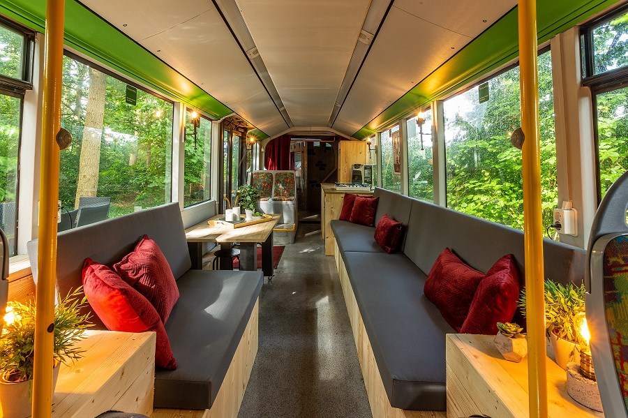 Harmonica bus in middeleeuws thema