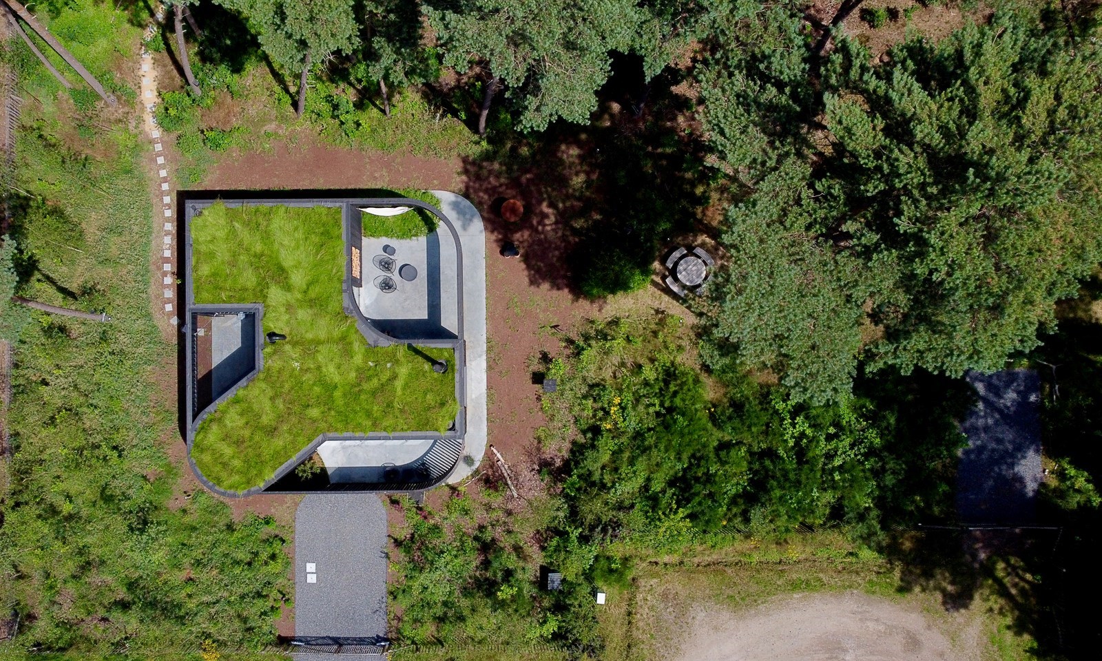 Architectonische Bosvilla met hottub