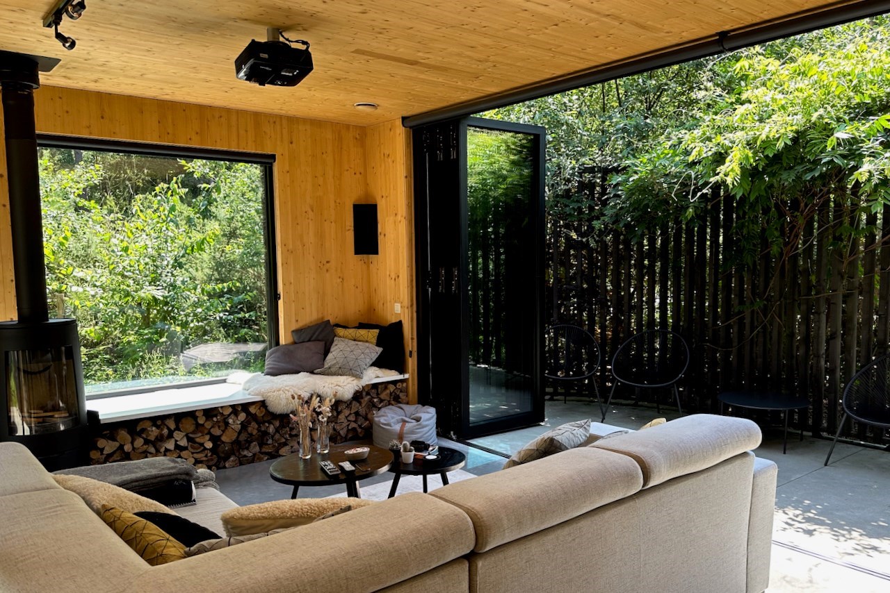Architectonische Bosvilla met hottub