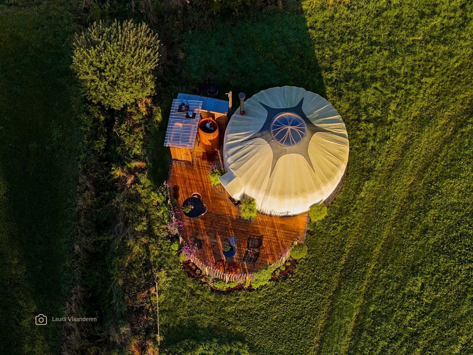 Ontdek het yurtleven, warm en geborgen midden in het landschap
