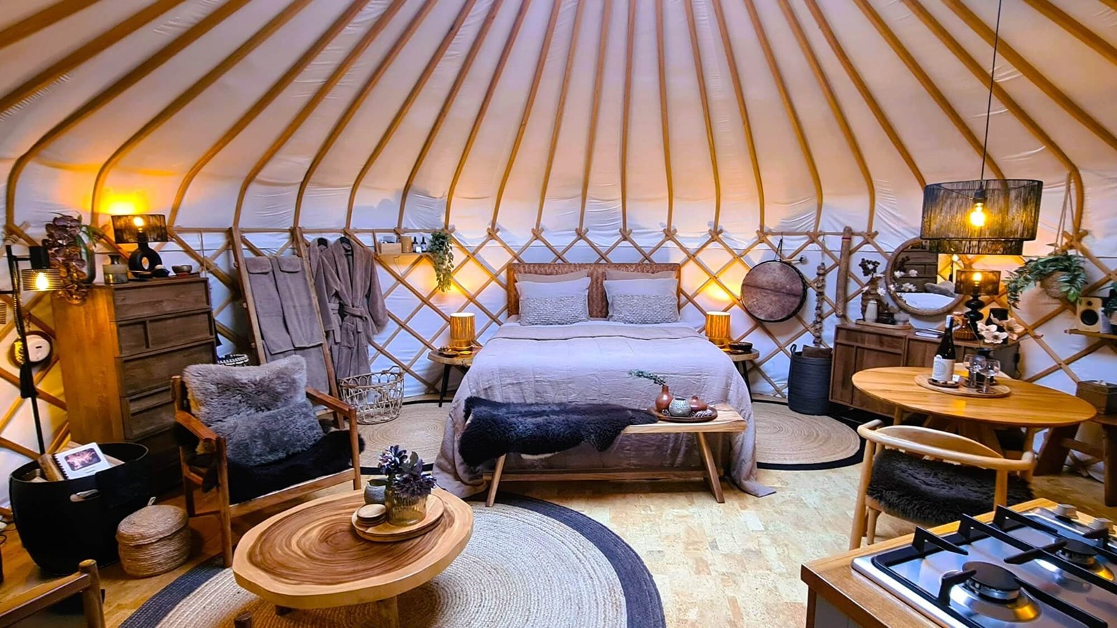 Luxe en stijlvolle yurt: een ultieme glamping ervaring
