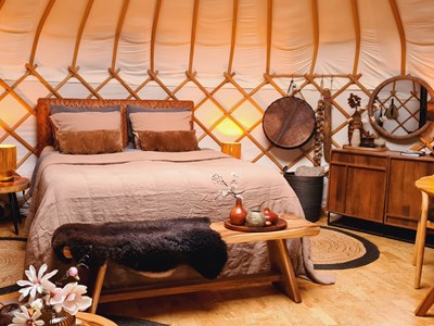 Luxe en stijlvolle yurt voor dé ultieme glamping experience Luxe en stijlvolle yurt voor dé ultieme glamping experience