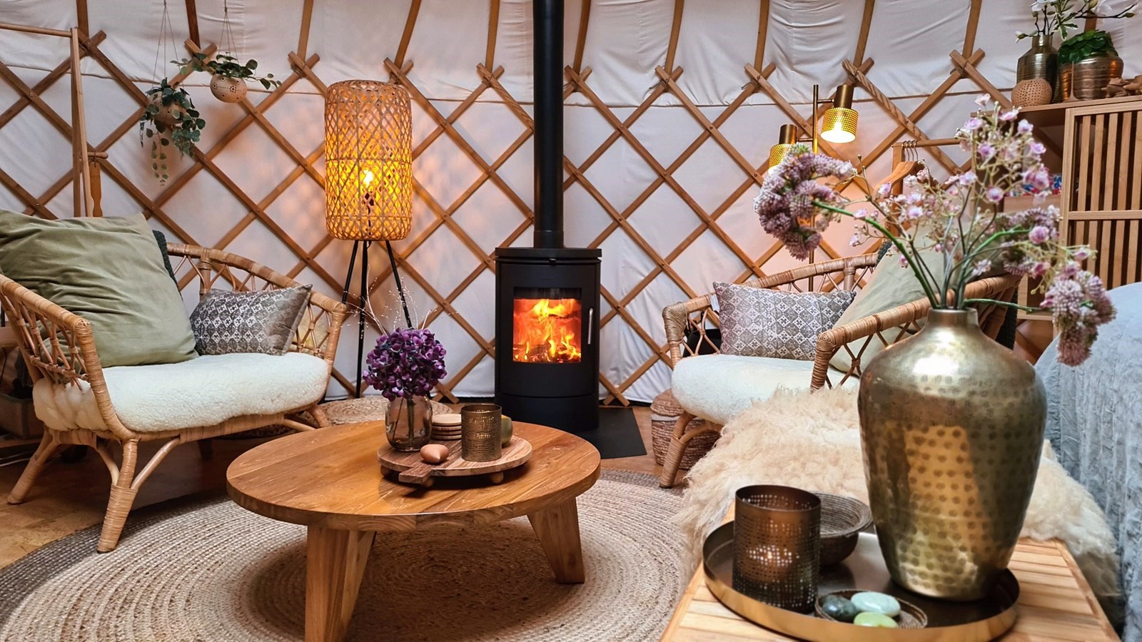 Kleurrijke en sfeervolle luxe Yurt in de natuur