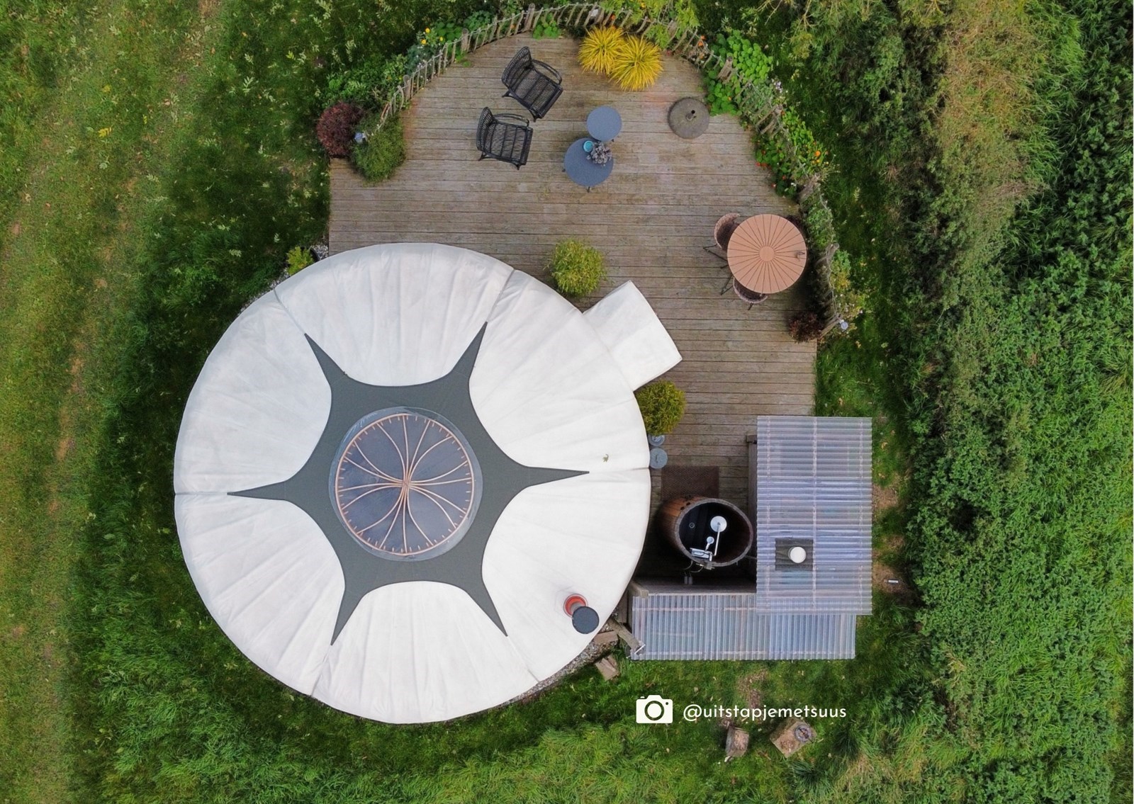 Kleurrijke en sfeervolle luxe Yurt in de natuur