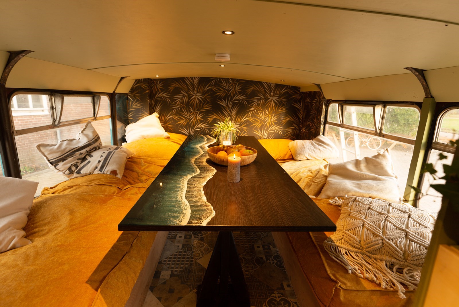 Slapen in een Dubbeldekker bus uit 1976