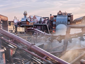 Slapen naast de achtbaan in Rookburgh van Phantasialand Slapen naast de achtbaan in Rookburgh van Phantasialand