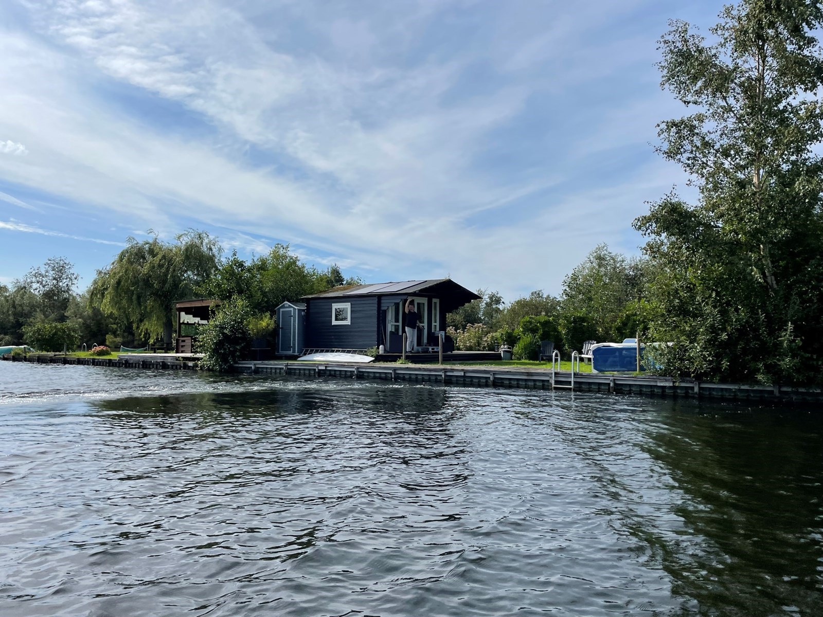 Tiny house op een eiland in de Vinkeveense plassen met gratis gebruik van een motorboot