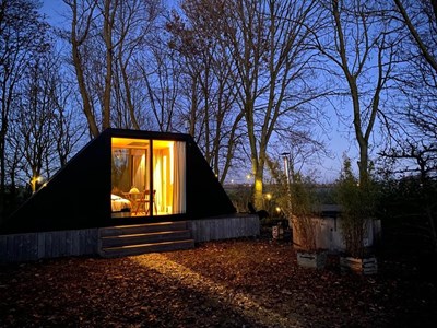 Tiny House + hottub in de kerktuin Tiny House + hottub in de kerktuin