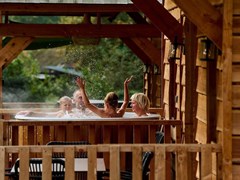Boomhut met Bubbelbad Boomhut met Bubbelbad