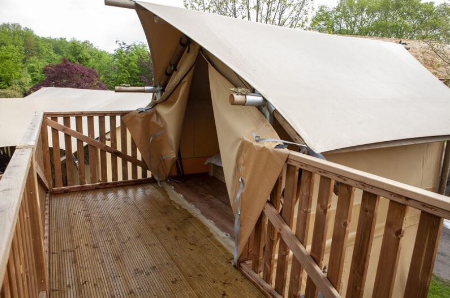 Glamping safaritent van twee verdiepingen