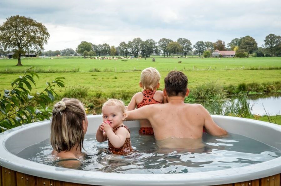 Rivier lodge met hottub