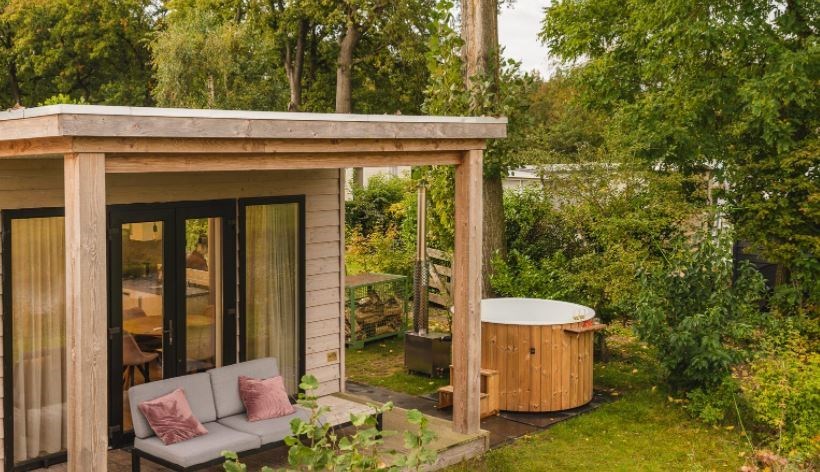 Rivier lodge met hottub