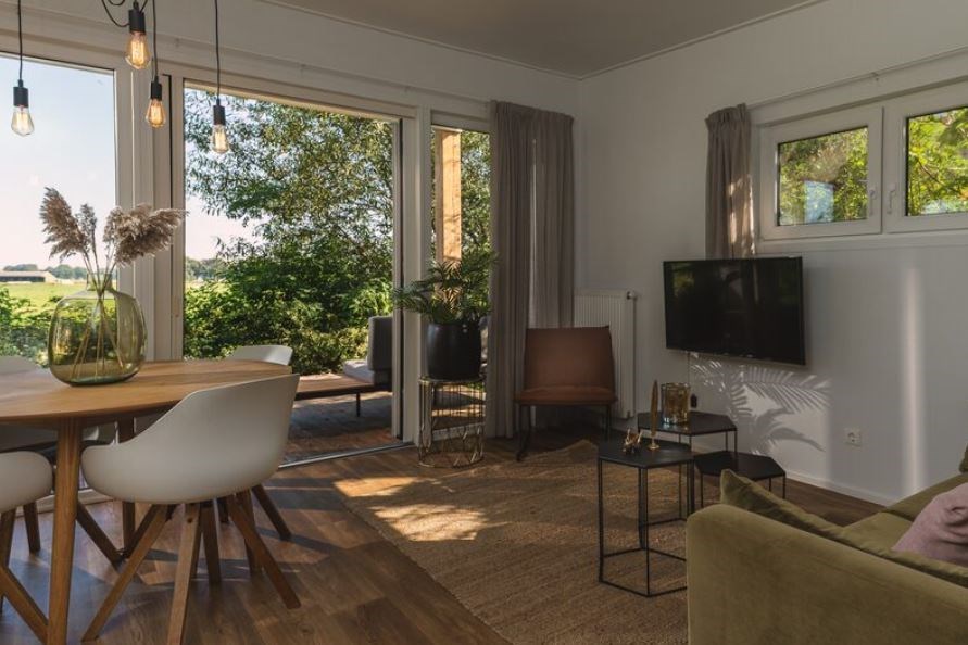 Rivier lodge met hottub