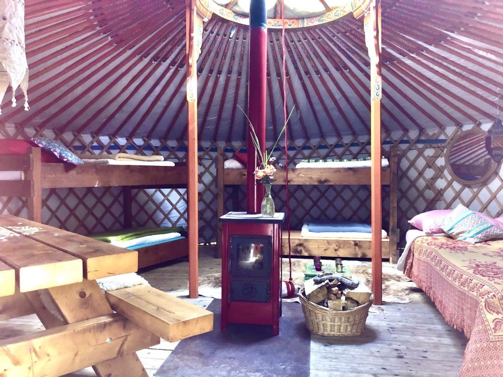 Yurt met houtkachel
