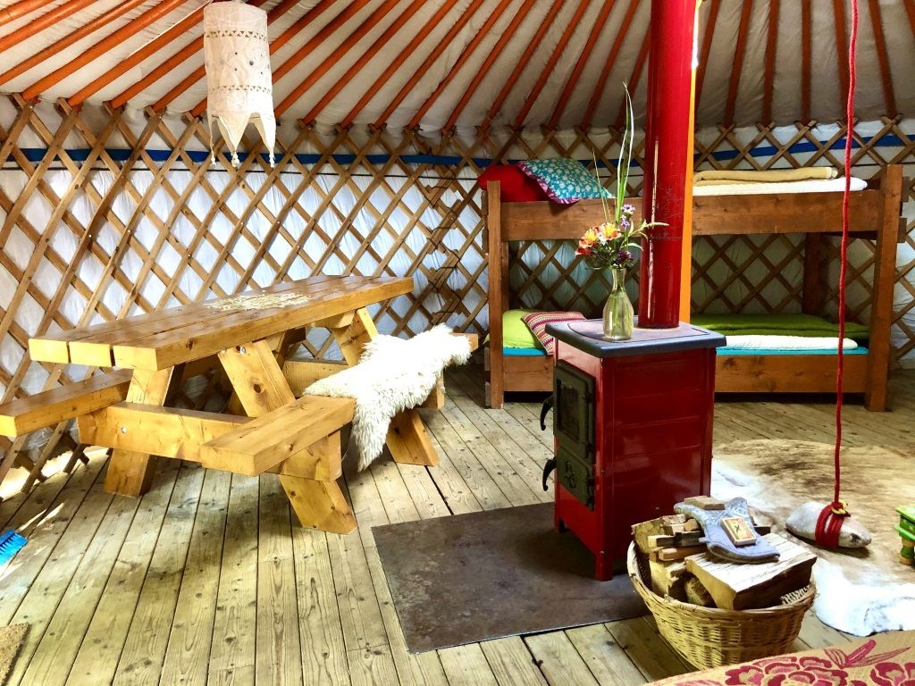 Yurt met houtkachel