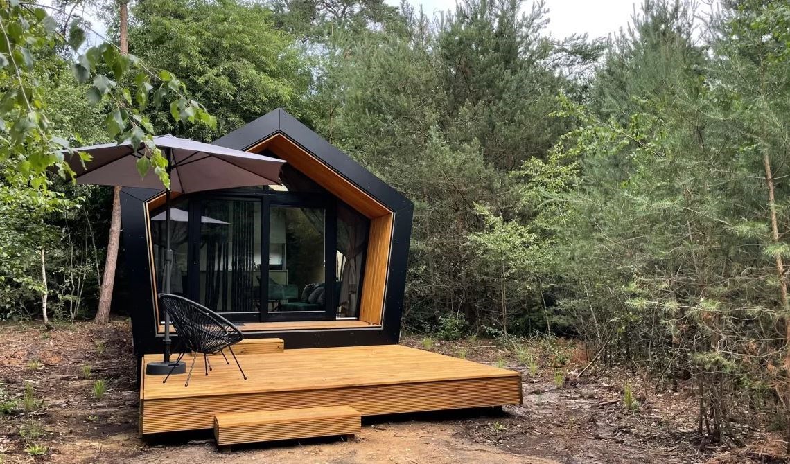 Diamant vorm Tiny house in het bos met heerlijk ligbad