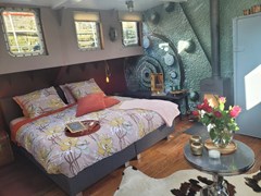 Logeerboot Visithor, 2 persoons Captains Cabin suite in het centrum van Rotterdam Logeerboot Visithor, 2 persoons Captains Cabin suite in het centrum van Rotterdam