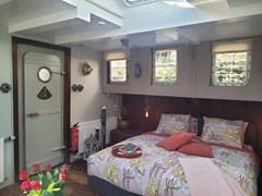 Logeerboot Visithor, 2 persoons Captains Cabin suite in het centrum van Rotterdam Logeerboot Visithor, 2 persoons Captains Cabin suite in het centrum van Rotterdam