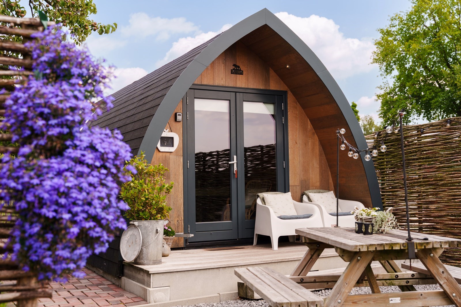 Knusse Scandinavische POD met hottub