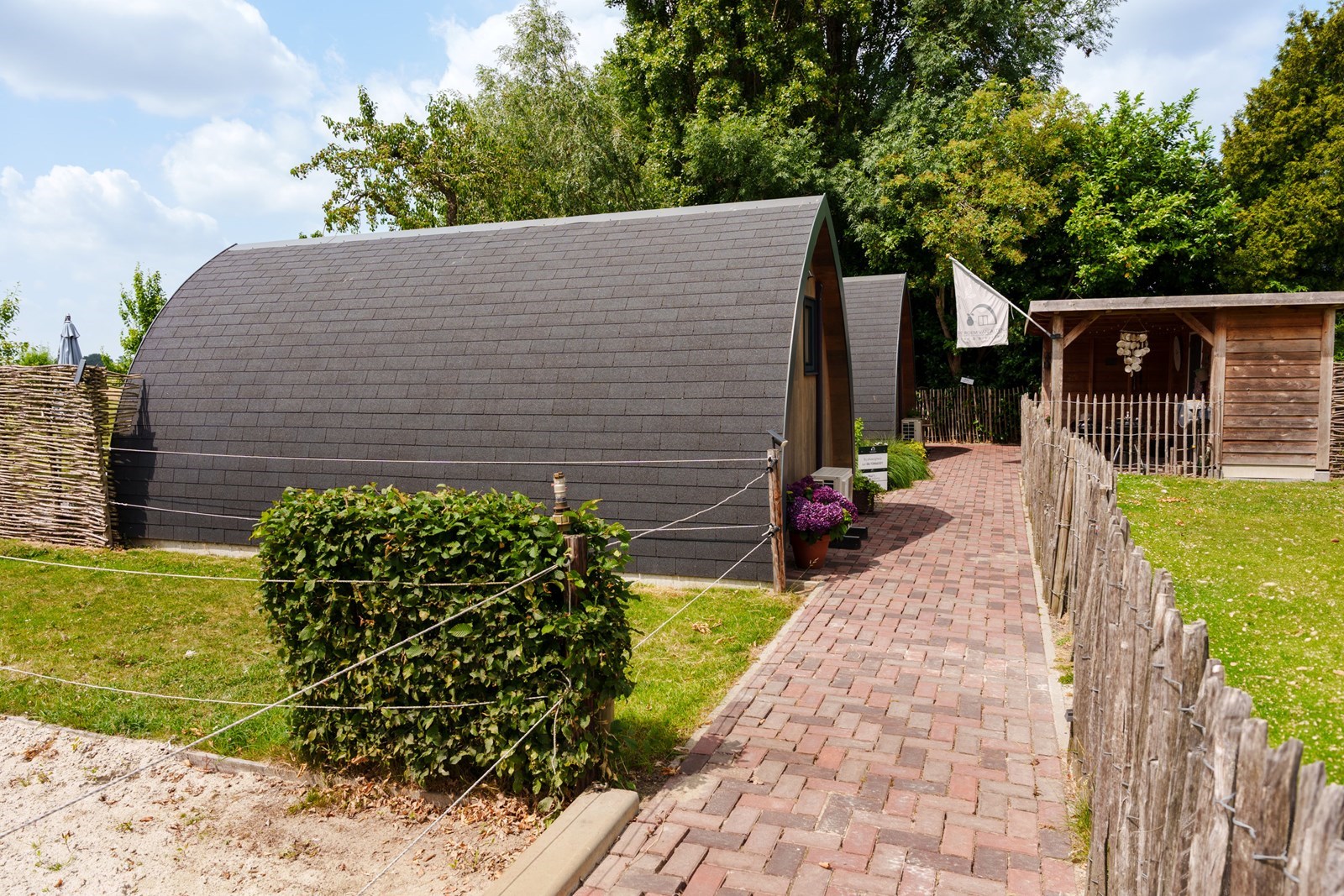 Knusse Scandinavische POD met hottub