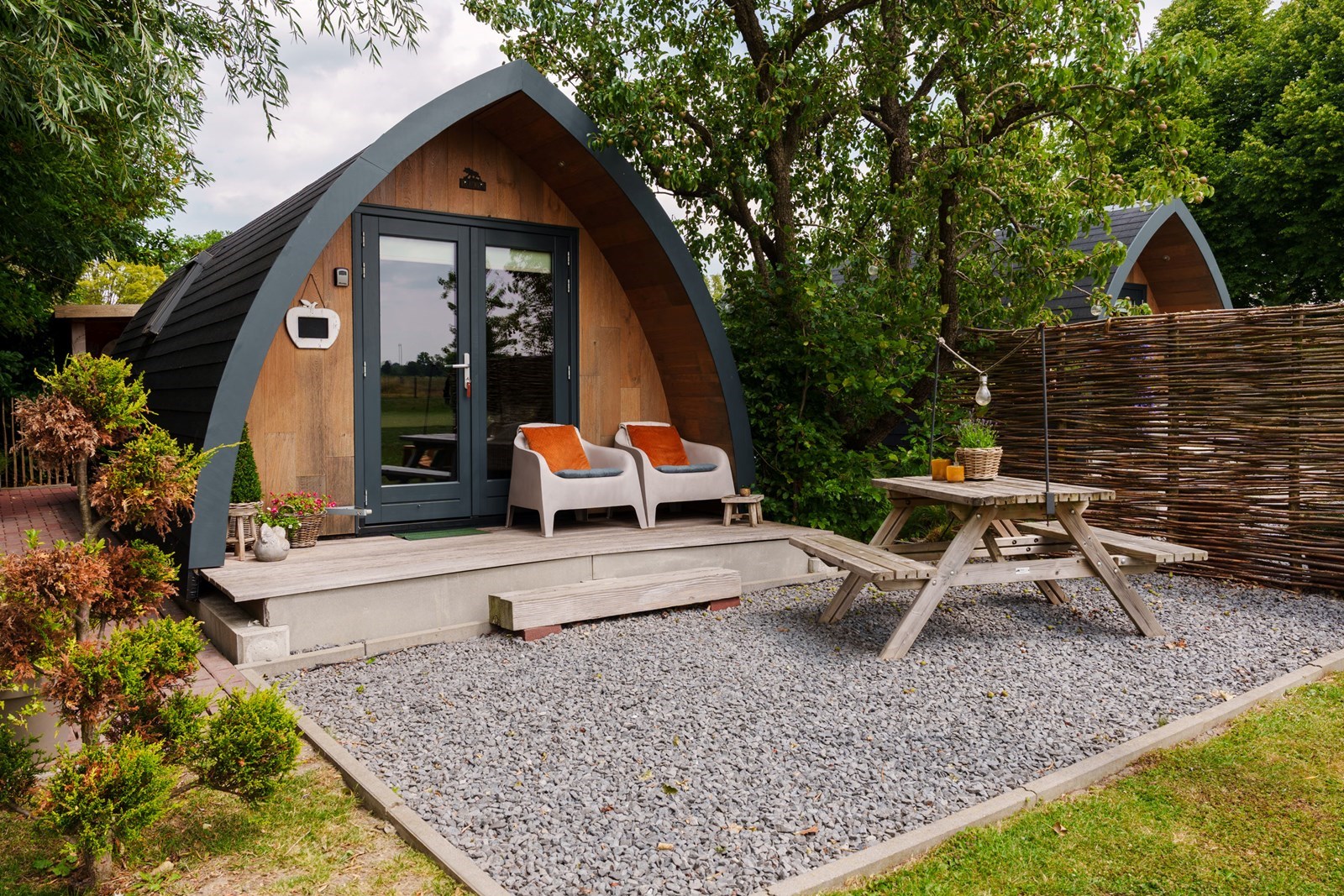 Knusse Scandinavische POD met hottub