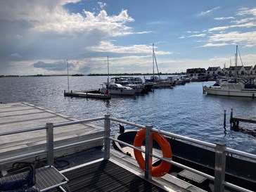 Houseboat aan de Loosdrechtse Plassen Houseboat aan de Loosdrechtse Plassen